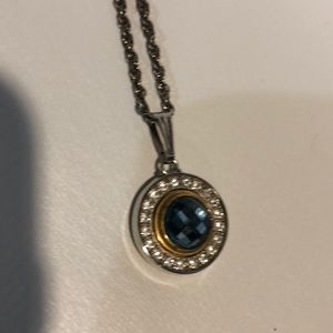 Pop necklace with one pop